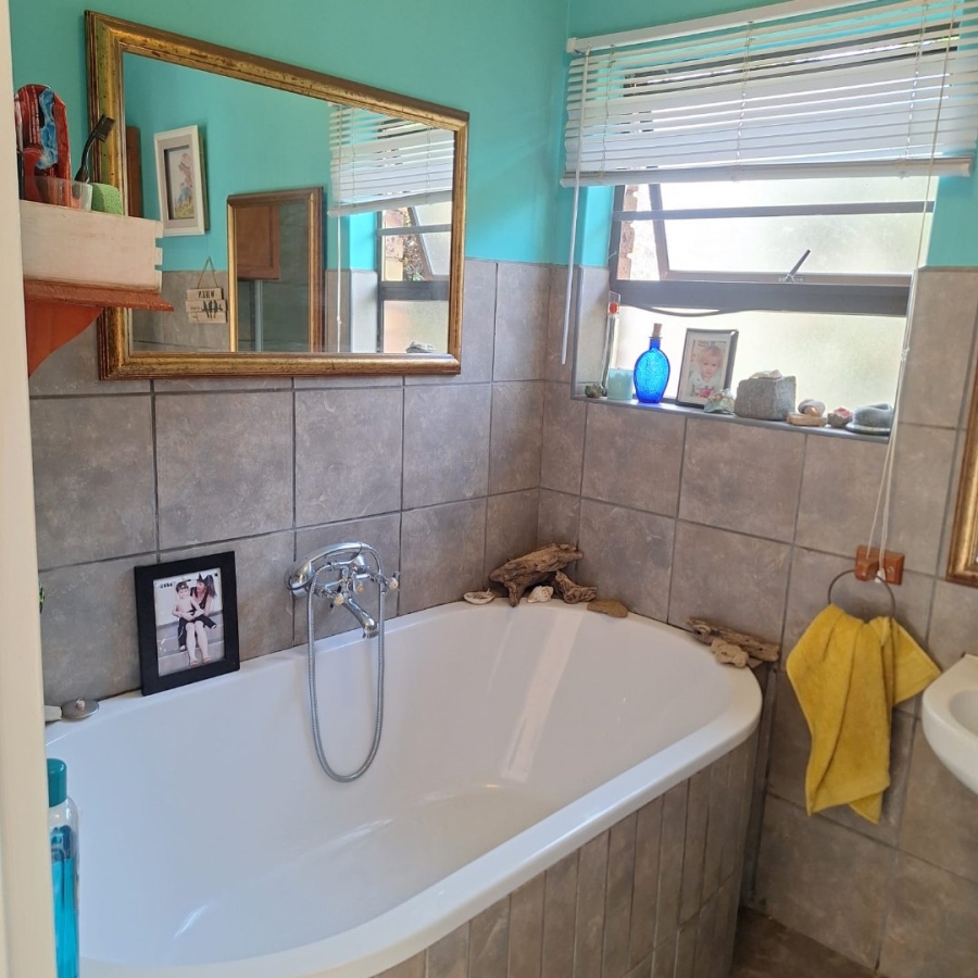5 Bedroom Property for Sale in Gonubie Eastern Cape